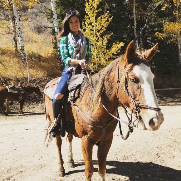 Meet your Posher, Danielle - Picture 5 of 5